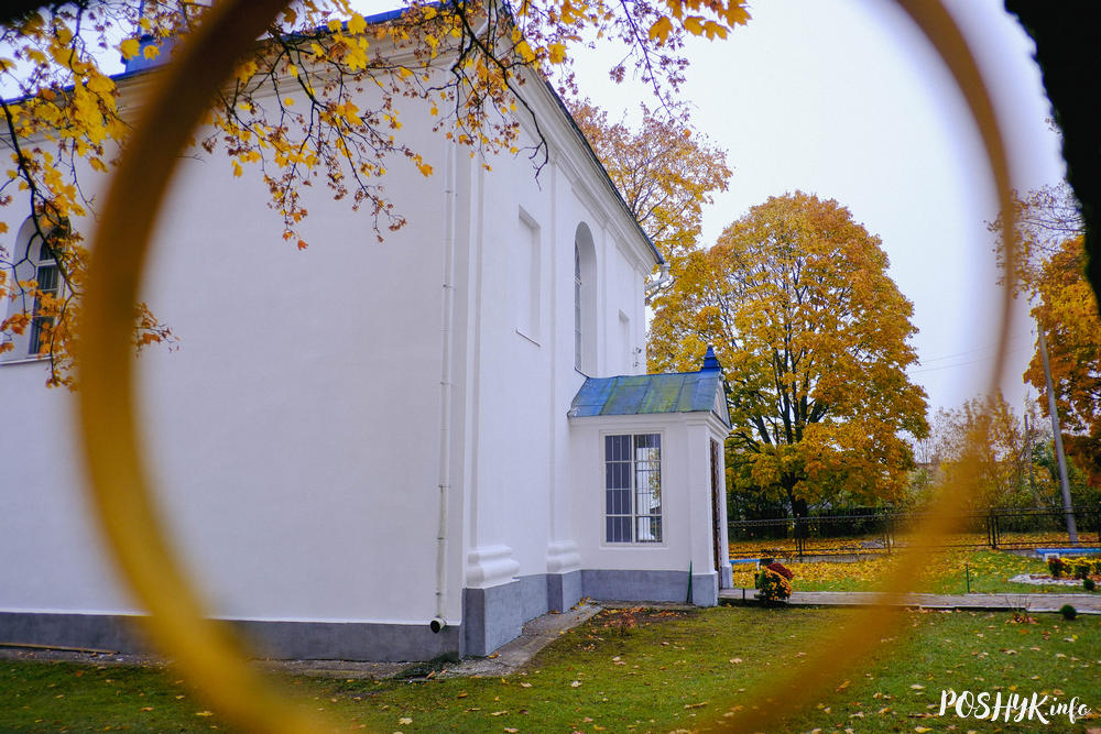 Старинный храм в деревне Бытень