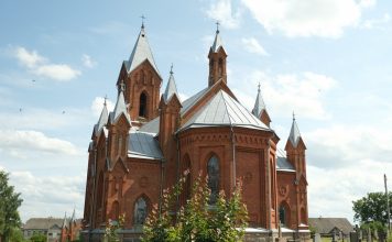 Неагатычны касцёл Святога Аляксея ў Івянцы