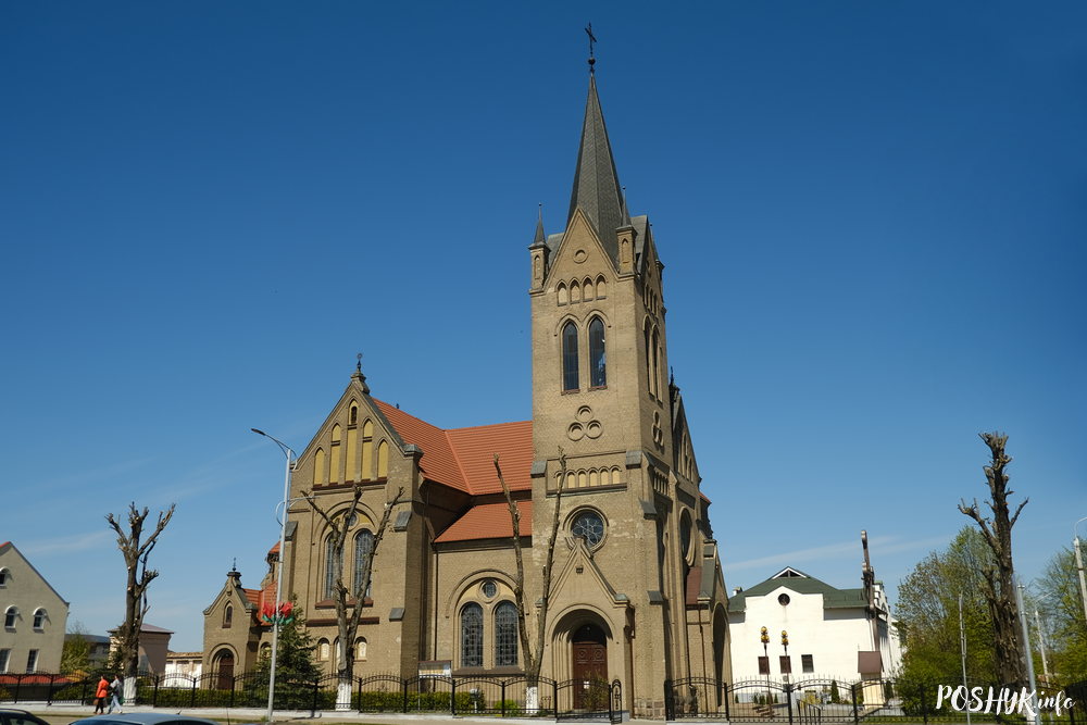 Што паглядзець у горадзе Вілейка? Крыжаўзвіжанскі касцёл у Вілейцы
