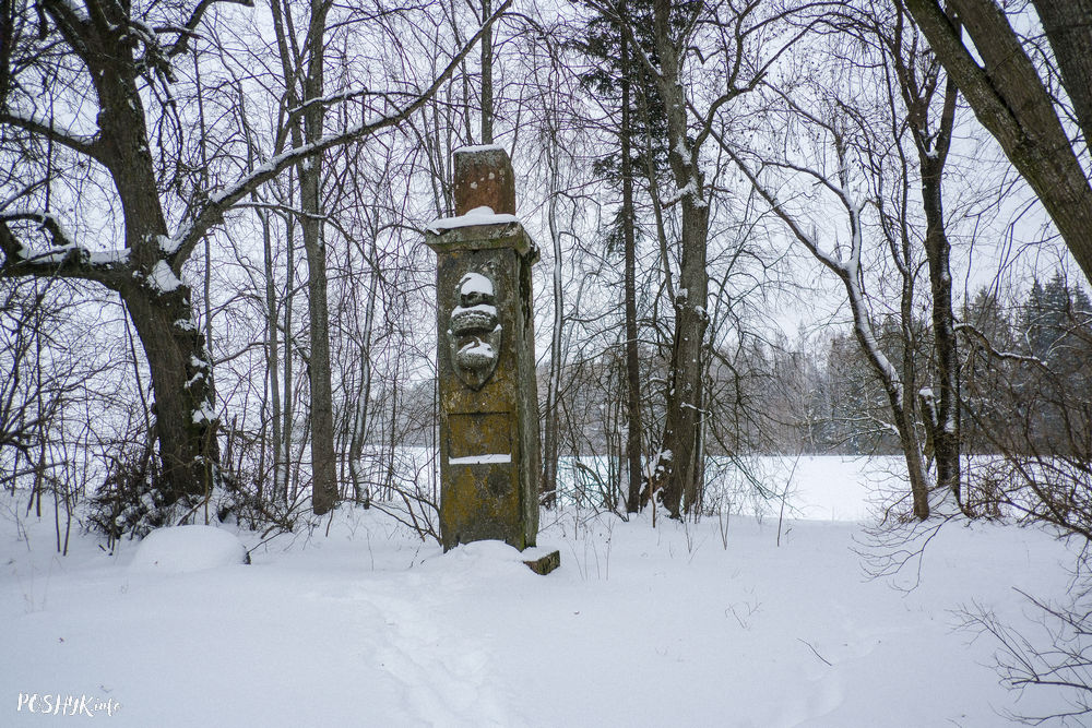 Слуп з гербам Раецкіх