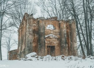 Руіны касцёла Cвятога Антонія ў мястэчку Раванічы Руіны касцёла Cвятога Антонія ў мястэчку Раванічы