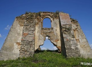 Руіны капліцы Нонхартаў у вёсцы Гайцюнішкі Руіны капліцы Нонхартаў у вёсцы Гайцюнішкі