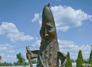 Помнік агурку ў Альшанах Помнік агурку ў Альшанах