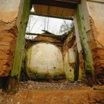 Руіны капліцы Друцкіх-Любецкіх і вадаспад у вёсцы Манькавічы Манькавічы Друцкіх-Любецкіх