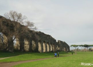 Руіны старажытнарымскага акведука Аква-Клаўдзія Руіны старажытнарымскага акведука Аква-Клаўдзія