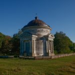 Капліца і разбураны палац Скірмунтаў у Моладава Капліца ратонда ў Моладаве