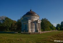 Капліца і разбураны палац Скірмунтаў у Моладава Капліца ратонда ў Моладаве