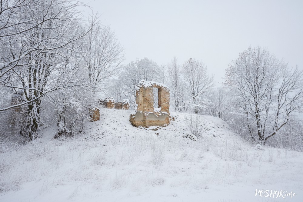 Руіны ў мястэчку Роўнае Поле