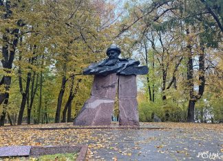 Помнік Уладзіміру Караткевічу ў Віцебску