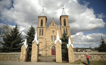 Неагатычны касцёл у Трабах Касцёл Трабы