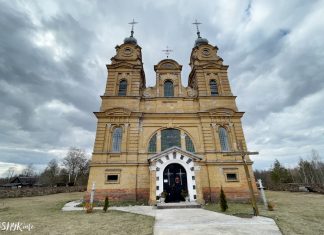 Касцёл Божага Цела ў вёсцы Дварэц Касцёл Дварэц