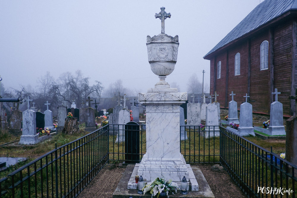 Помнік на магіле Анджэя Снядэцкага ў Гародніках