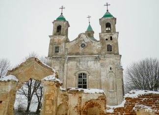 Занядбаны касцёл Святой Тройцы ў Беніцы