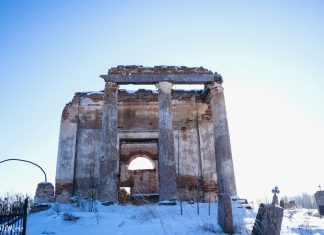 Руіны капліцы ў мястэчку Савейкі Рэшткі капліцы Навіцкіх у Савейках