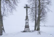 Крыж на магіле Пуслоўскіх у Загор’е Сенненскім Магіла Пуслоўскіх