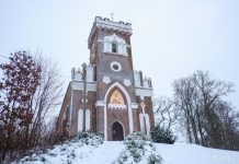 Унікальны храм, дзіўны слуп і былая сядзібы Раецкіх у Райцы Царква Святой Варвары ў мястэчку Райца
