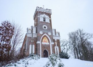 Унікальны храм, дзіўны слуп і былая сядзібы Раецкіх у Райцы Царква Святой Варвары ў мястэчку Райца
