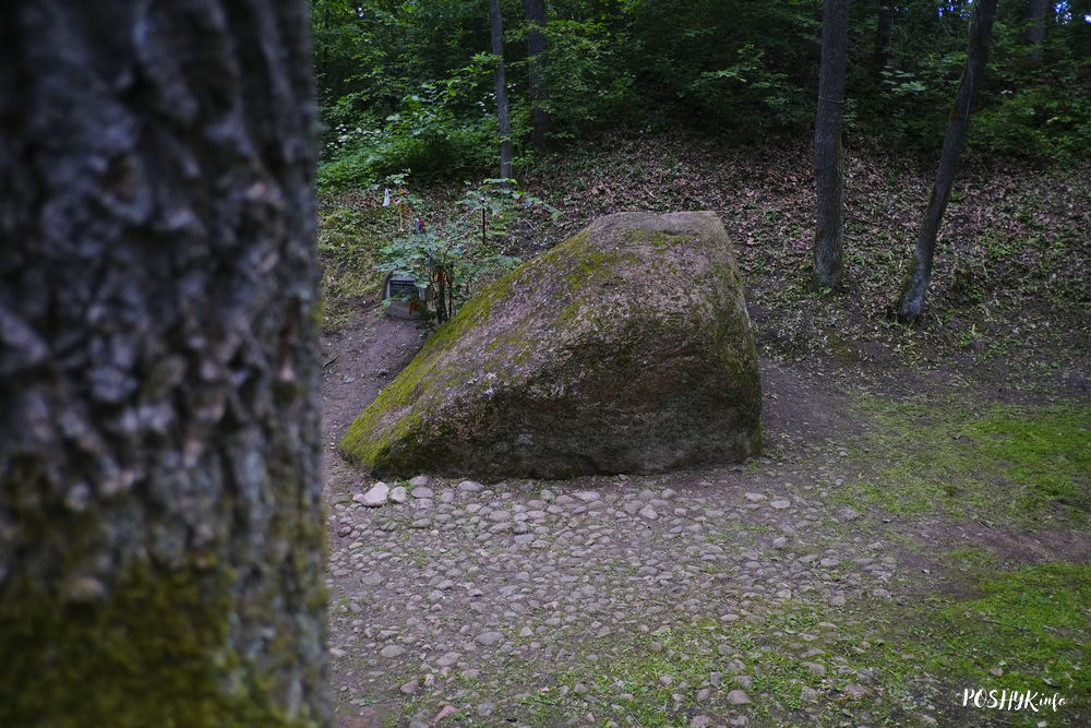 Дзіўны валун на Ашмяншыне - “Нявесцін камень”