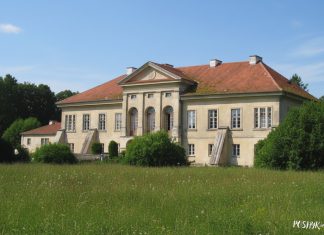 Курган і былая сядзіба Вайніловічаў у Савічах Курган і былая сядзіба Вайніловічаў у Савічах