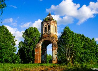 Маляўнічыя рэшткі царквы ў Росіцы Рэшткі царквы ў Росіцы