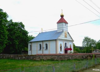 Мураваная царква ў вёсцы Славацічы
