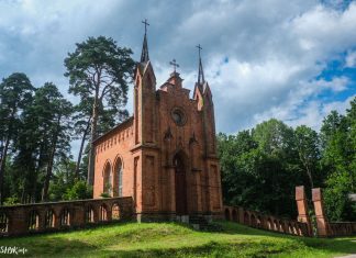 Былая сядзіба Бяльмонты і капліца Плятэраў ў Ахрэмаўцах Былая сядзіба Бяльмонты і капліца Плятэраў ў Ахрэмаўцах
