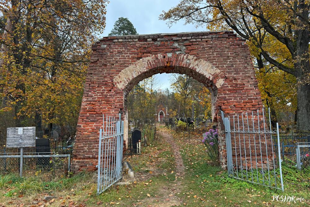 Брама капліцы ў Бешанковічах